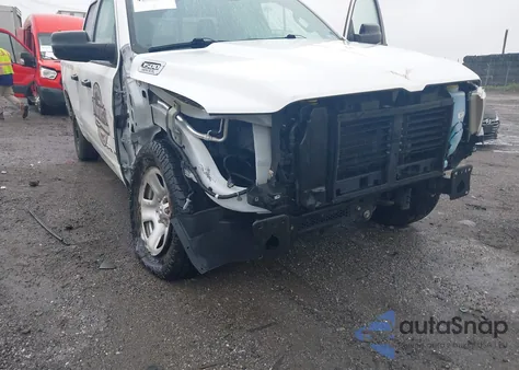 2022 Ram 1500 Tradesman 4X4 6'4 Box z USA, uszkodzony, nr VIN 1C6SRFCT2NN213959